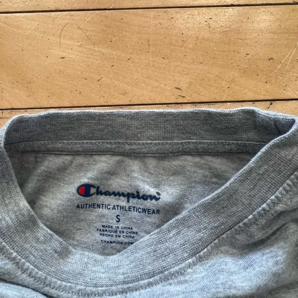 Champion shirt - Picture 2 of 2